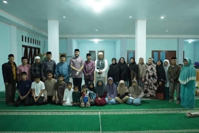 
					Wako Fadly Amran Hadiri Penyerahan Santunan Anak Yatim Piatu Dari Masjid Nurul Amri