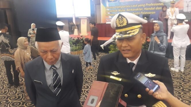 
					SMK Pelayaran Padang Lantik 41 Perwira ahli Nautika dan ahli Teknika