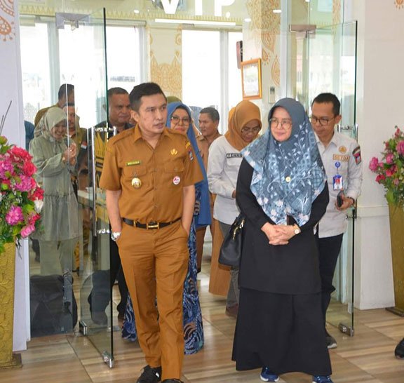 
					Wakil Wali Kota Padang Ekos Albar saat menyambut tim penilai kota sehat 2023.